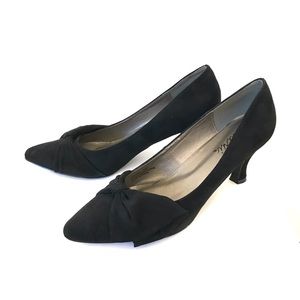 Black Pointed toe pumps